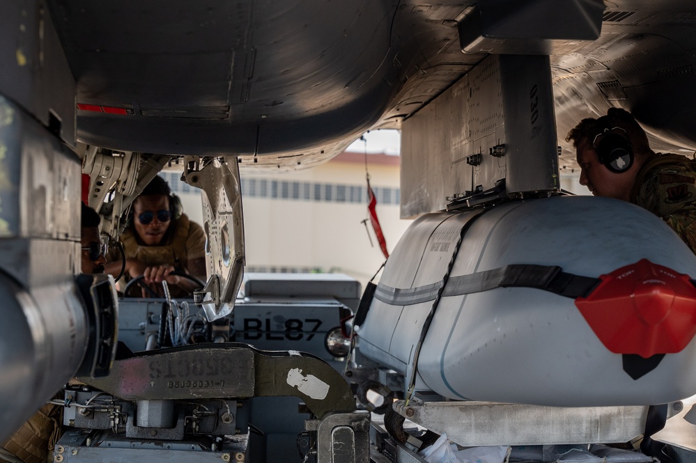4th FW loads munitions at Langley Air Force Base during RT-23