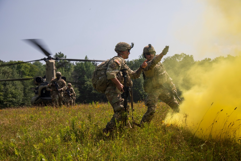 Delta Company 3-172nd Inf. (MTN) Conduct Chinook Training
