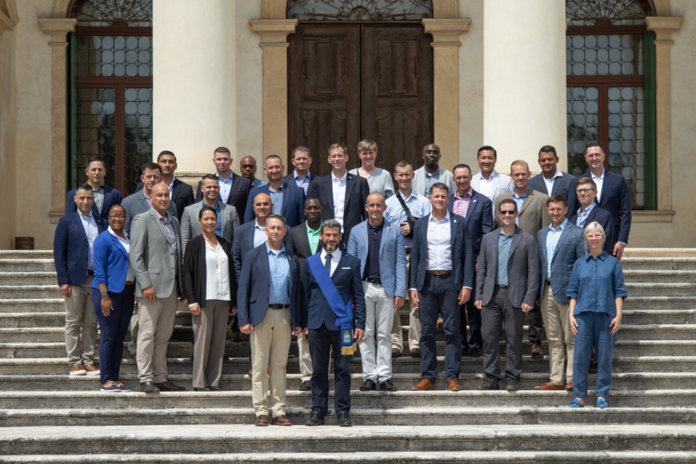 SETAF-AF senior leaders meet President of Vicenza Province at local villa