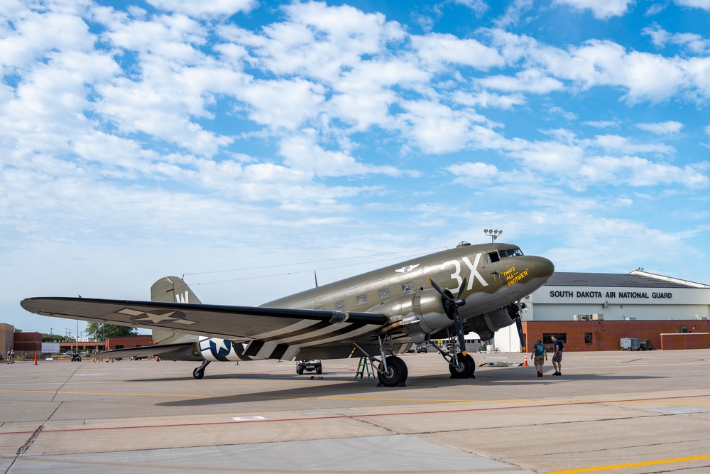 DVIDS Images 2023 Sioux Falls Airshow [Image 5 of 54]