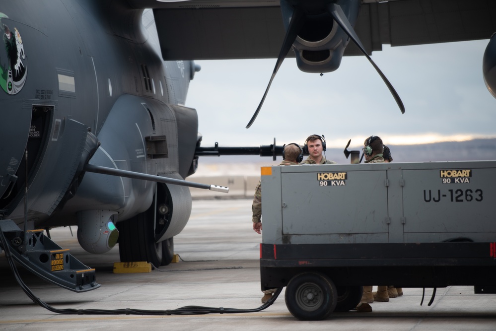 Maintainers keep gunship in flight in Chile for SOUTHERN STAR