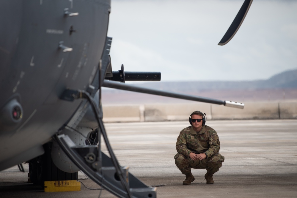 Maintainers keep gunship in flight in Chile for SOUTHERN STAR