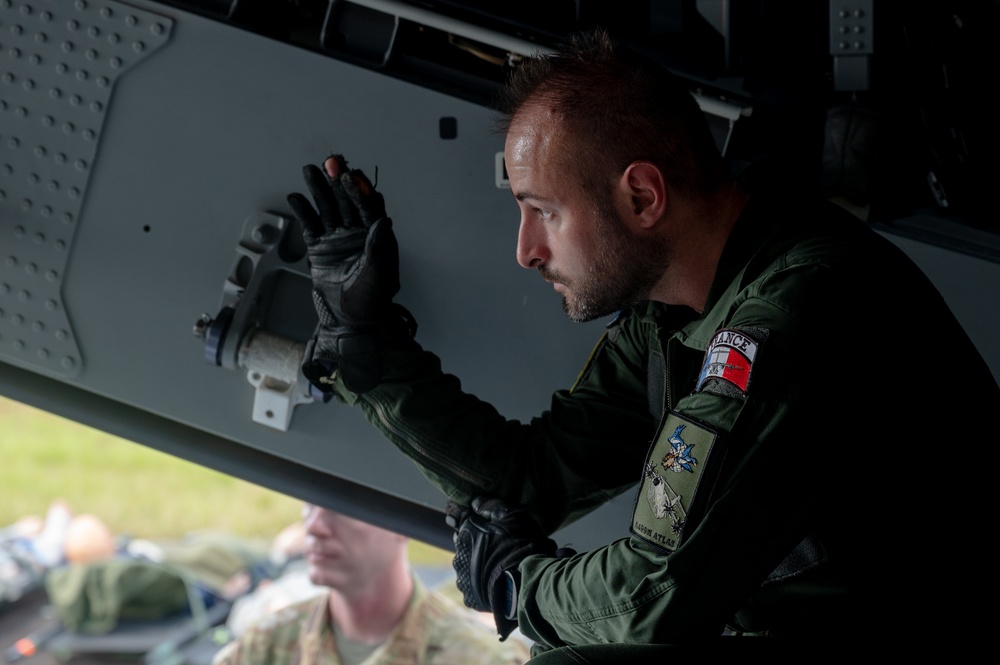 French flies U.K. and U.S. combined Aeromedical Evacuation team