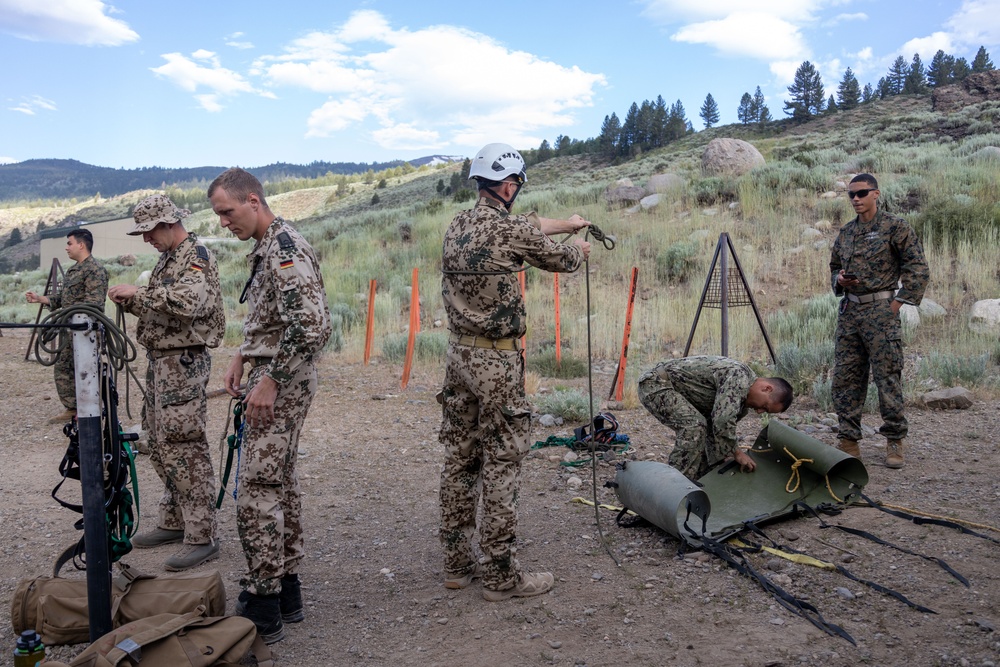Mountain Medicine 1-23 learns knot tying techniques to help in Mountain Warfare