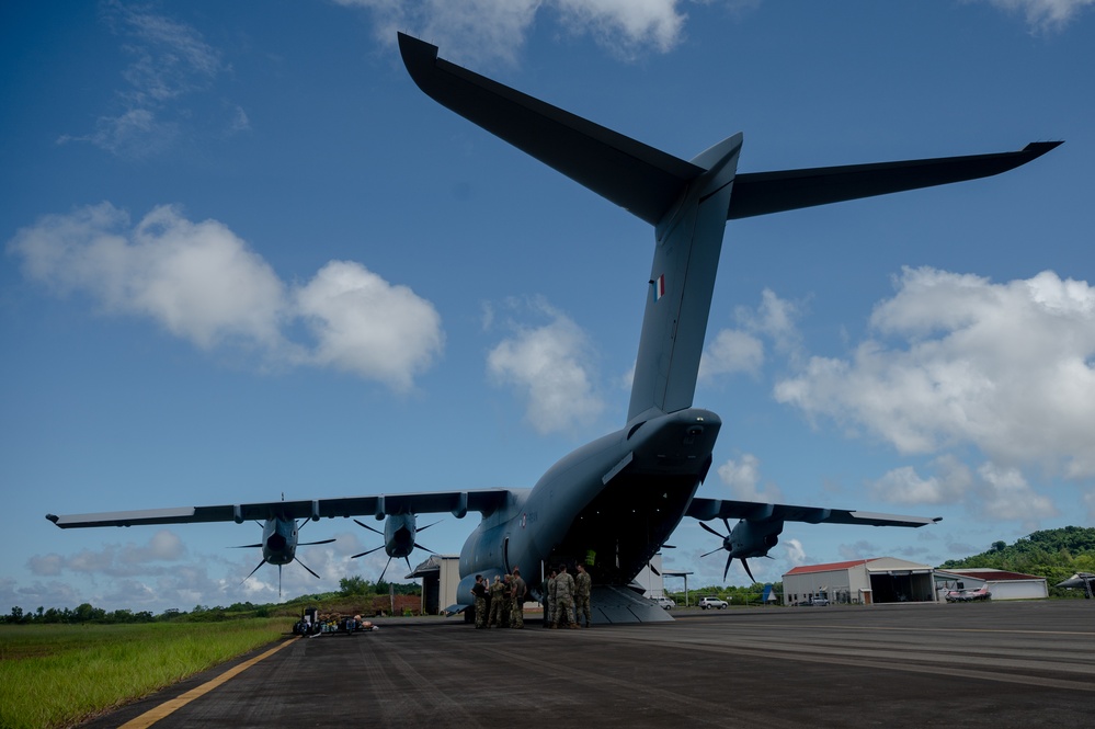 French flies U.K. and U.S. combined Aeromedical Evacuation team