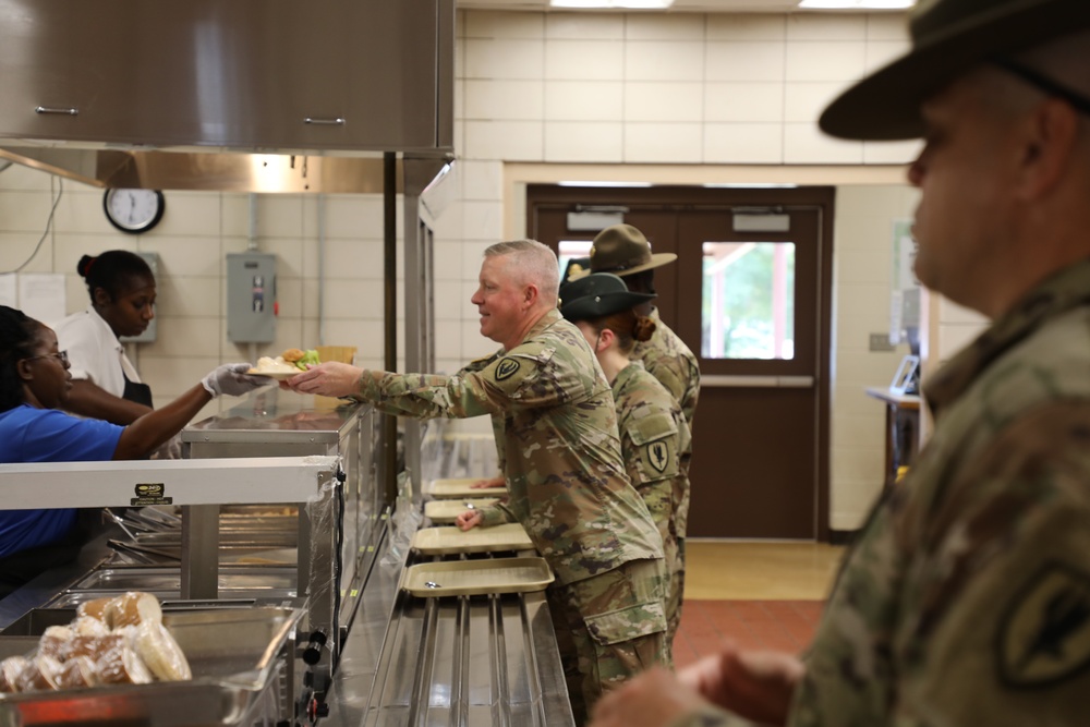 USAACE CG meets with Drill Sergeants