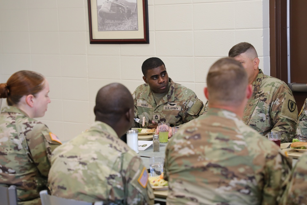 USAACE CG meets with Drill Sergeants