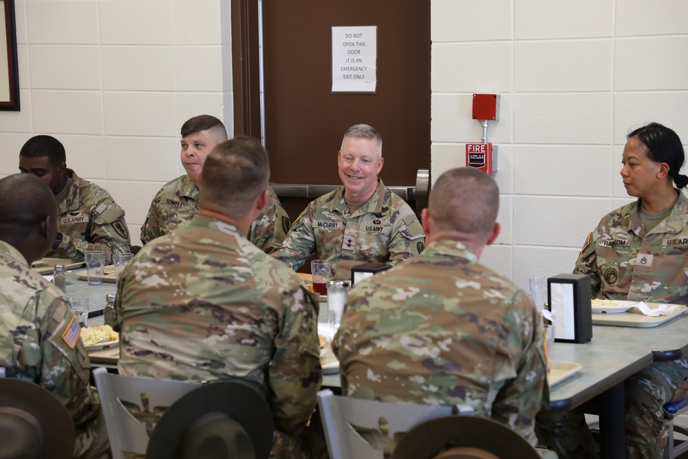 USAACE CG meets with Drill Sergeants