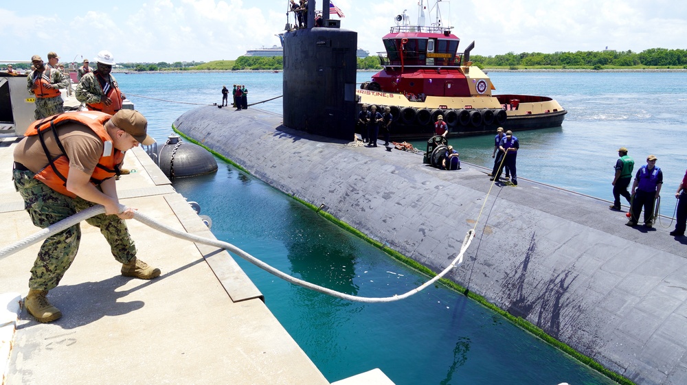 Arrival of the USS Albany to Trident Wharf