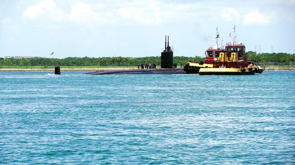 Arrival of the USS Albany to Trident Wharf