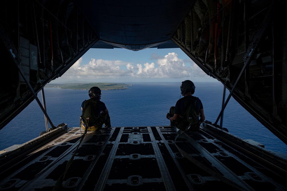 Royal Canadian Air Force trains in simulated airdrops
