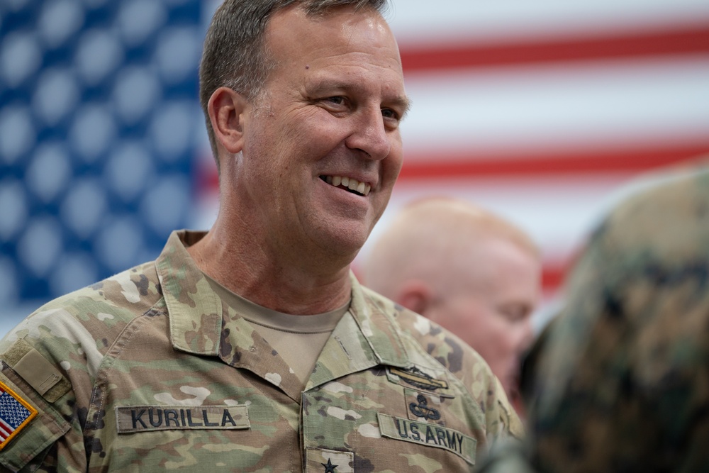 DVIDS - Images - USMARCENT change of command ceremony [Image 12 of 13]