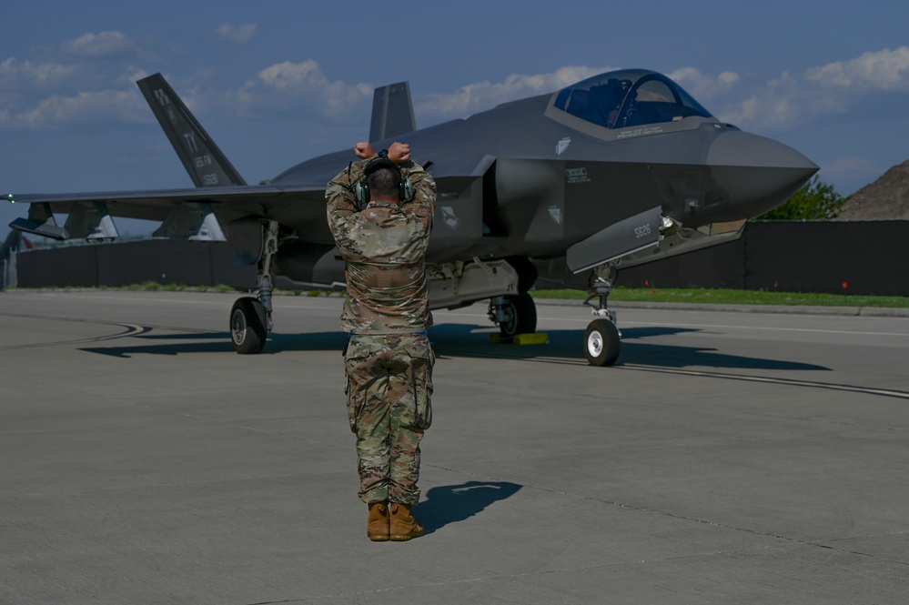 Long awaited F-35 aircraft touch down at Tyndall