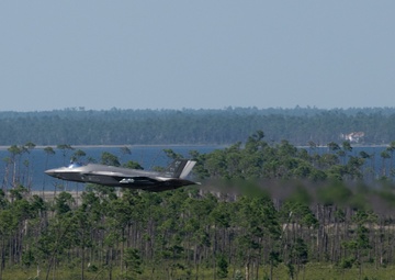 Long awaited F-35 aircraft touch down at Tyndall