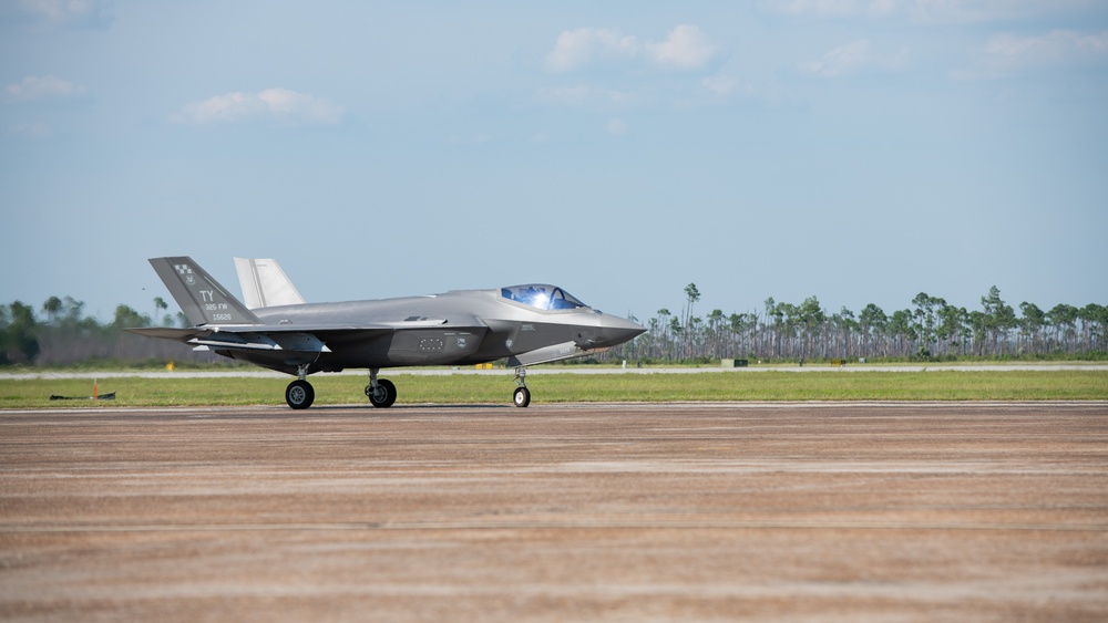 Long awaited F-35 aircraft touch down at Tyndall