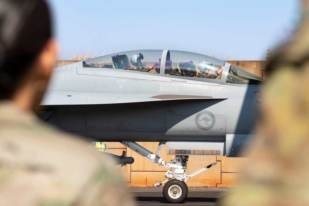 USAF Defenders tour RAAF E/A-18G Growler