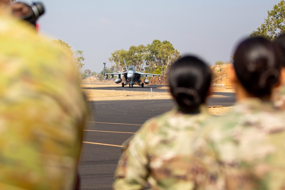 USAF Defenders tour RAAF E/A-18G Growler