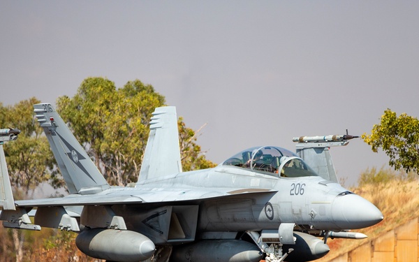USAF Defenders tour RAAF E/A-18G Growler
