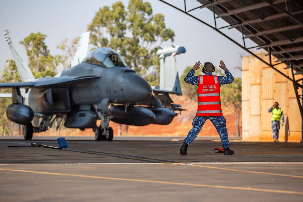 USAF Defenders tour RAAF E/A-18G Growler