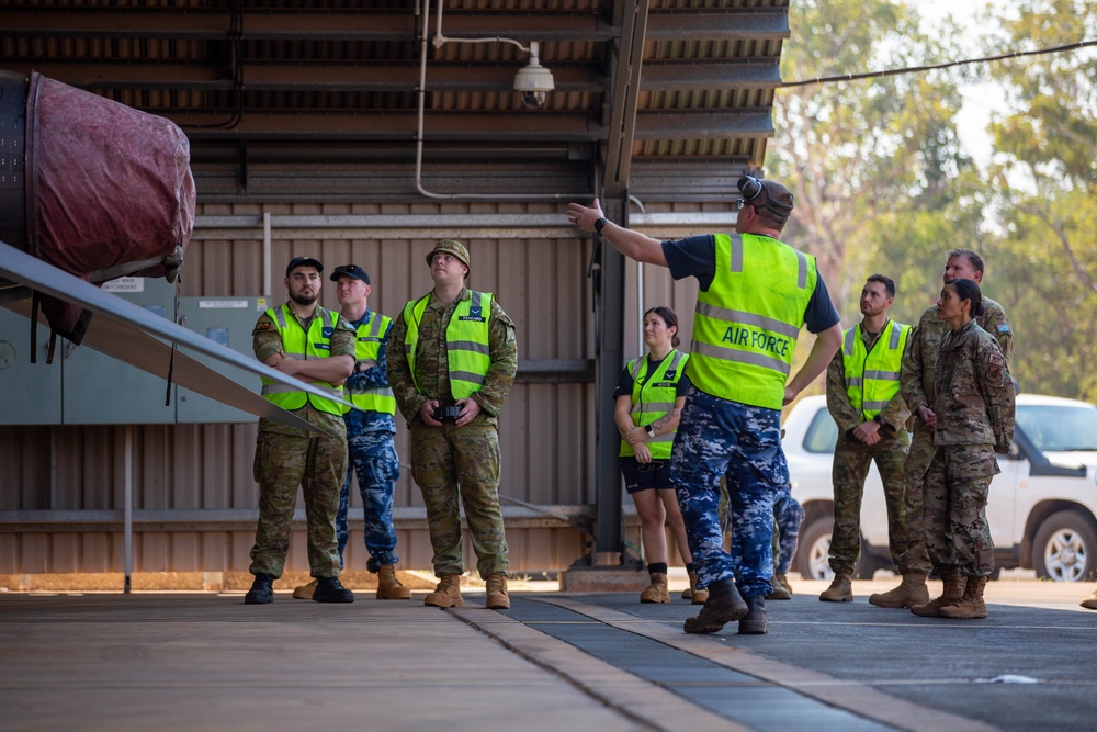 USAF Defenders tour RAAF E/A-18G Growler