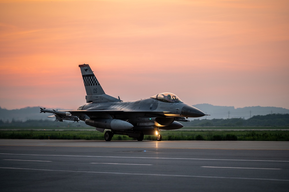 Adapting to Contingencies: Osan Fighters Train Using Alternate Landing Surface