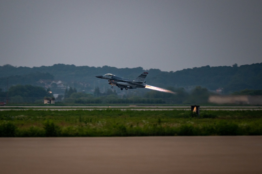 Adapting to Contingencies: Osan Fighters Train Using Alternate Landing Surface