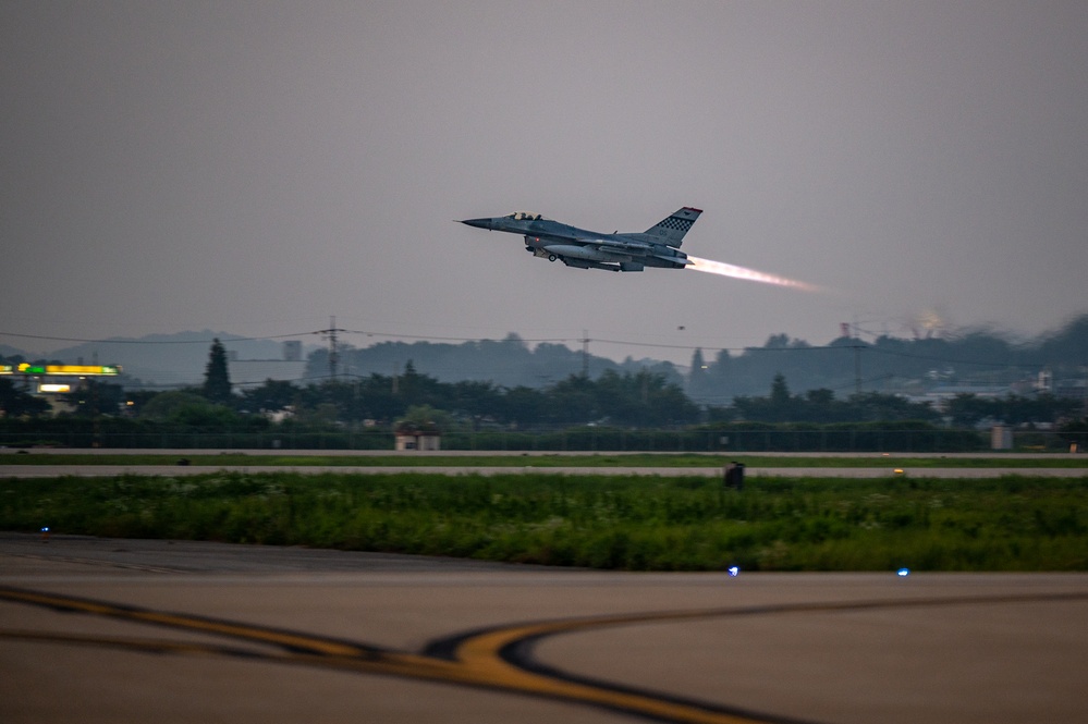 Adapting to Contingencies: Osan Fighters Train Using Alternate Landing Surface