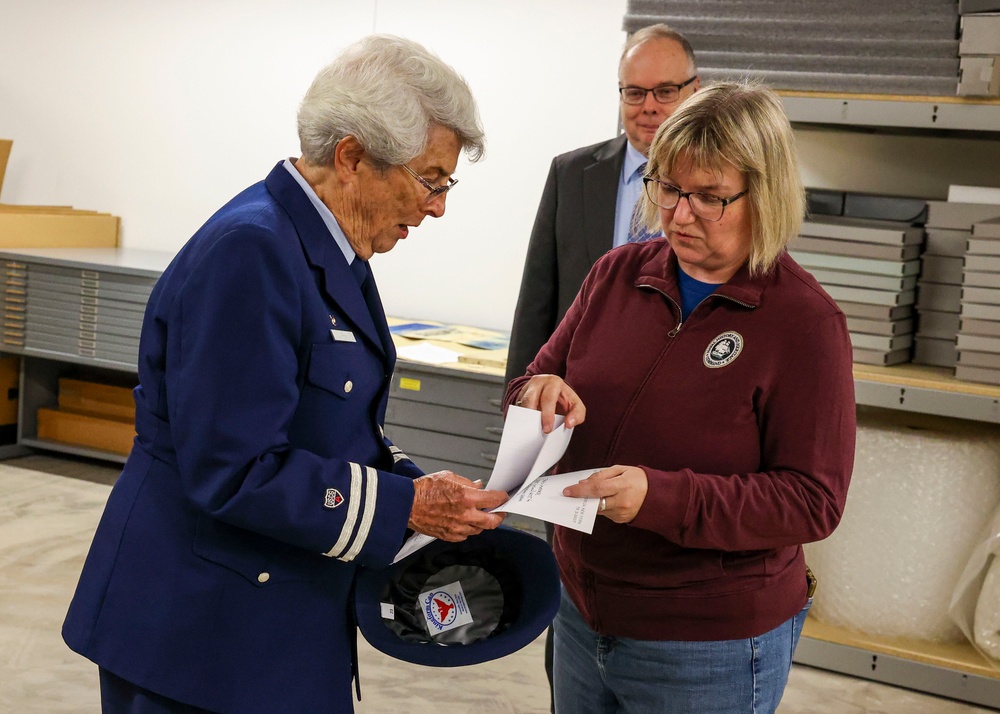 First Woman Military Chaplain Visits Portrait at NHHC