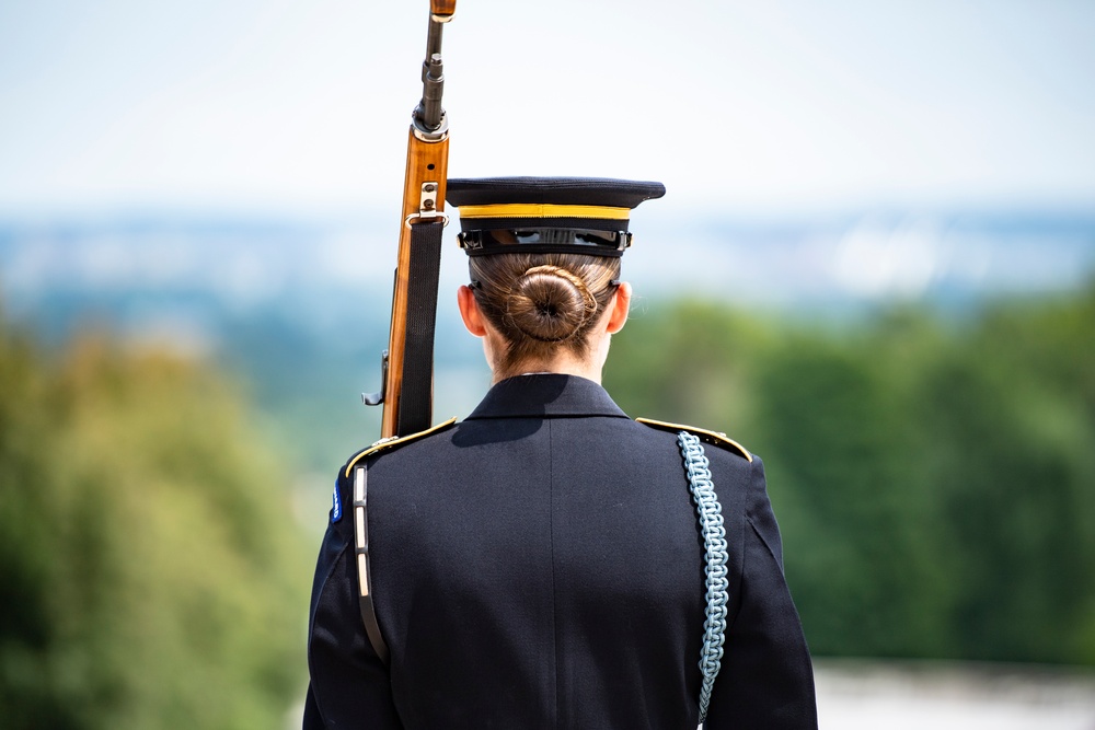 Tomb Guard U.S. Army Pfc. Jessica Kwiatkowski Walks the Mat at the Tomb of the Unknown Soldier