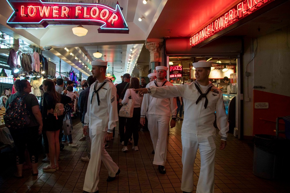 USS Barry Sailors visit Pike Place Market during Seattle Fleet Week