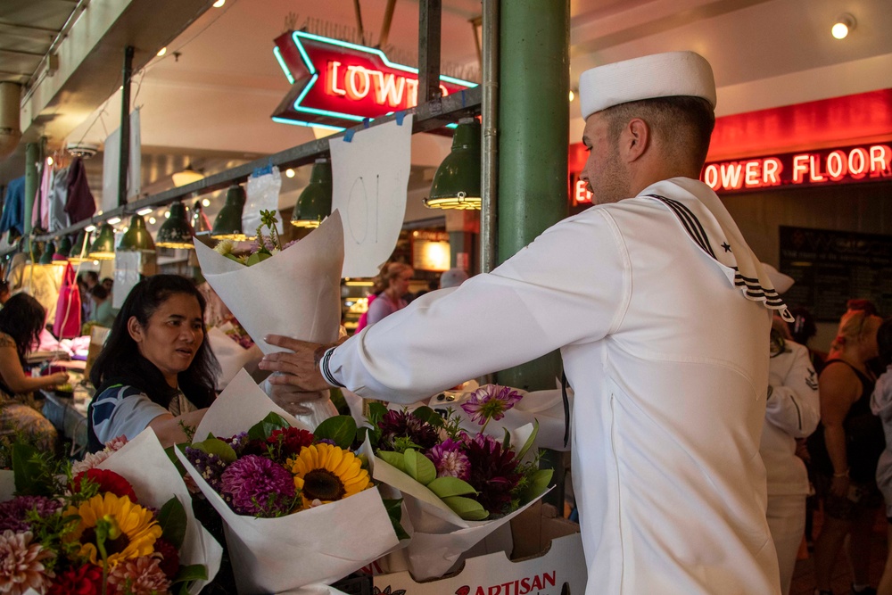 USS Barry Sailors visit Pike Place Market during Seattle Fleet Week