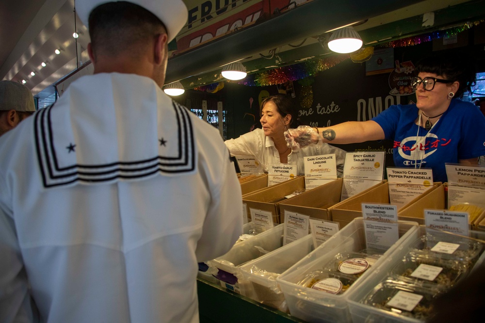 USS Barry Sailors visit Pike Place Market during Seattle Fleet Week