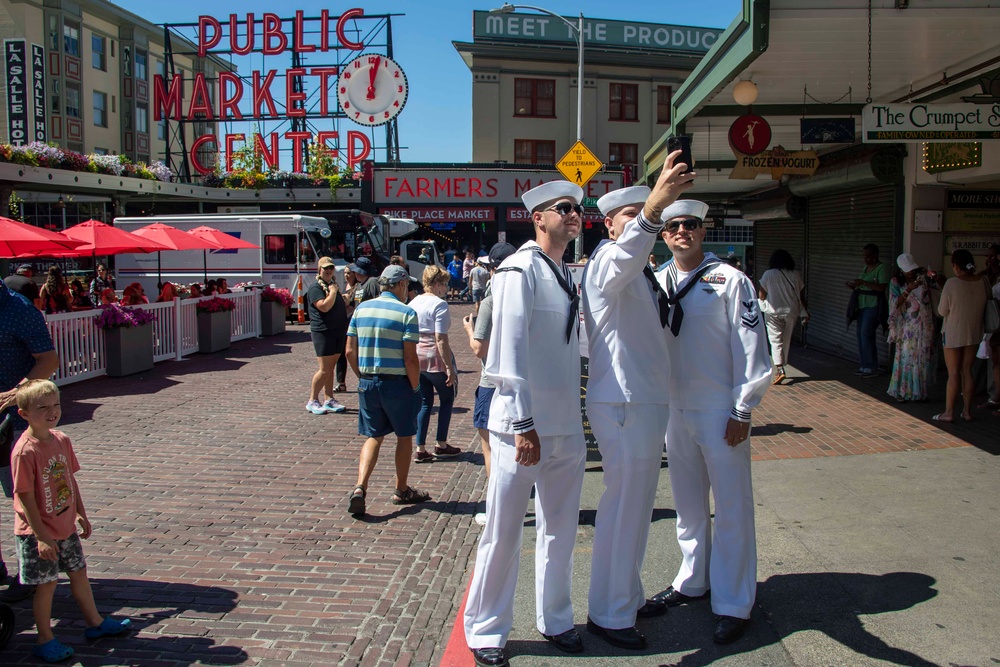 USS Barry Sailors visit Pike Place Market during Seattle Fleet Week