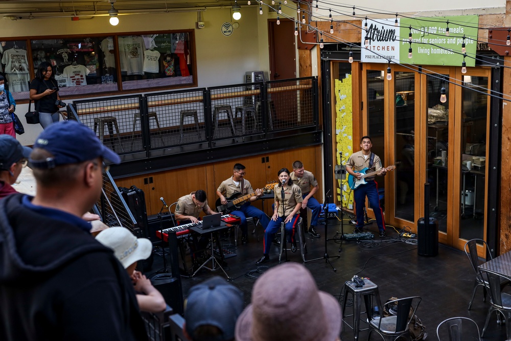 1st MARDIV Band Performs During Seattle Fleet Week