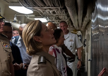 U.S. Southern Command visits USS New York