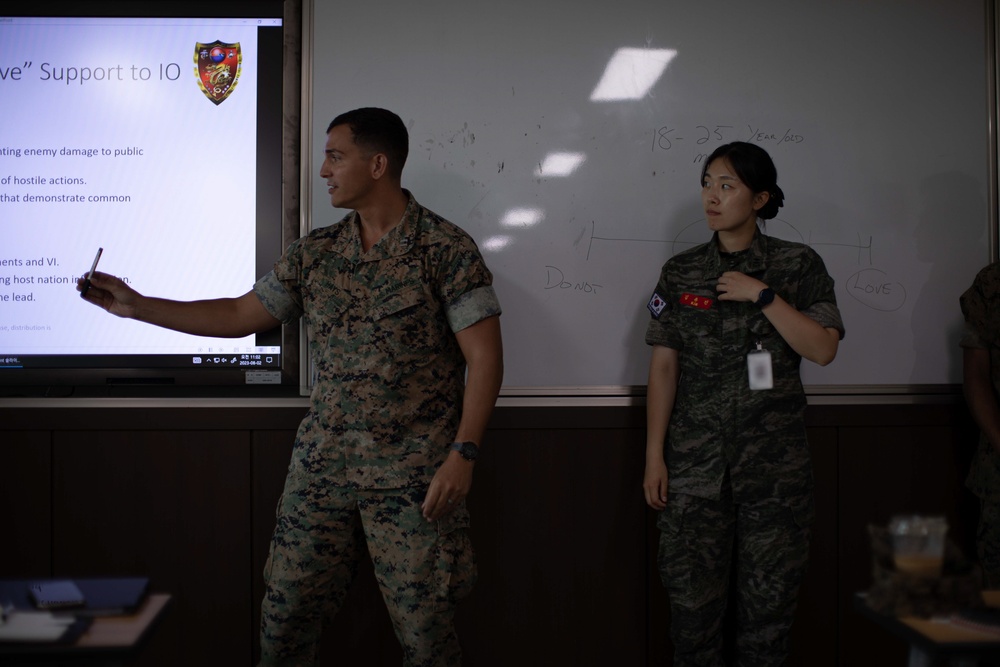 U.S. Marines and ROK Marines participate in KMEP SME Exchange