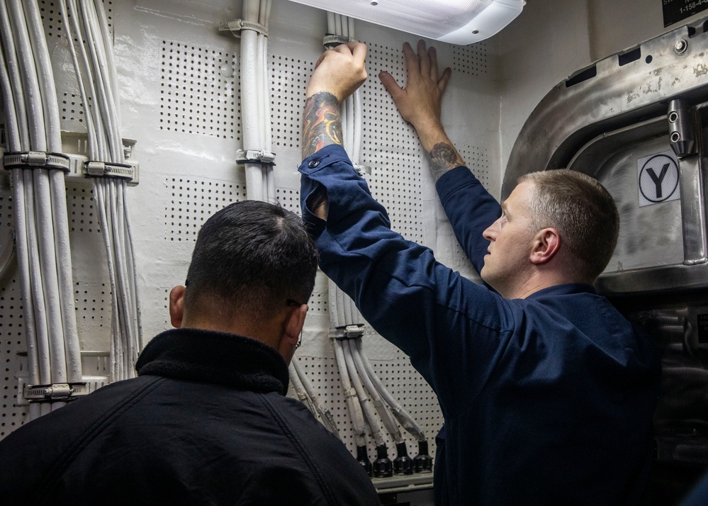 Sailors Conduct Maintenance Aboard USS John Finn (DDG 113), Aug. 2