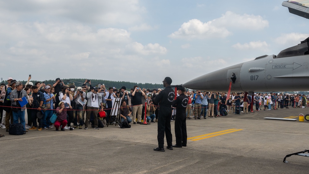 PACAF F-16 Demo Team participates in Yokota Friendship Festival 2023