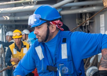 MACS Morin Heaves a Line During RAS with USNS Rappahannock (T-AO 204)