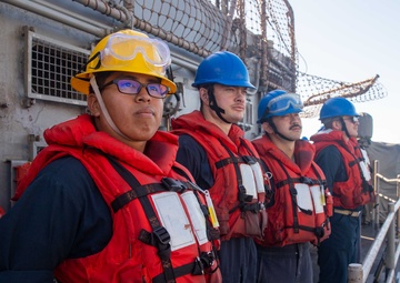Sailors Man the Rails Aboard USS Antietam (CG 54)