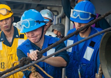 SN Henderson Removes Stoppers from a Span Wire Aboard USS Antietam (CG 54)