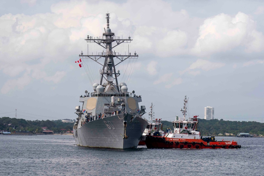 USS Paul Hamilton Arrives in Singapore