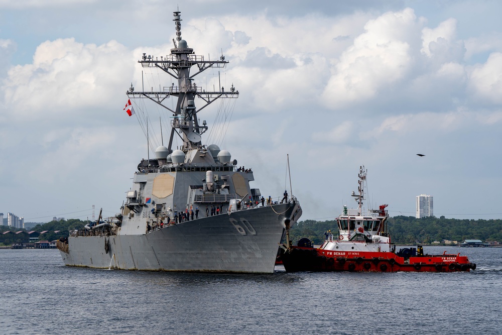 USS Paul Hamilton Arrives in Singapore