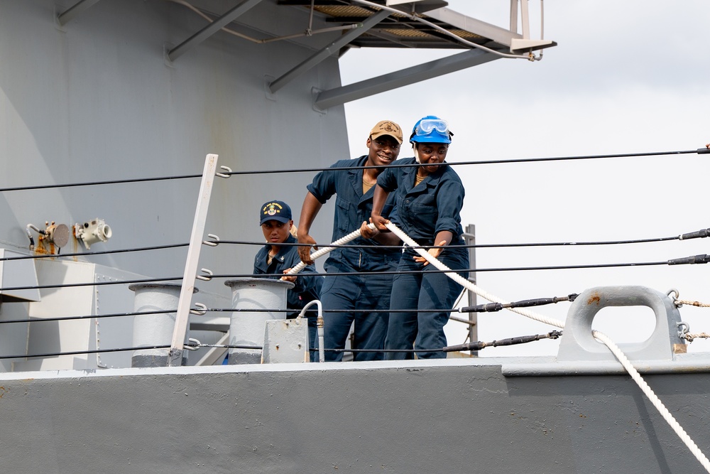 USS Paul Hamilton Arrives in Singapore