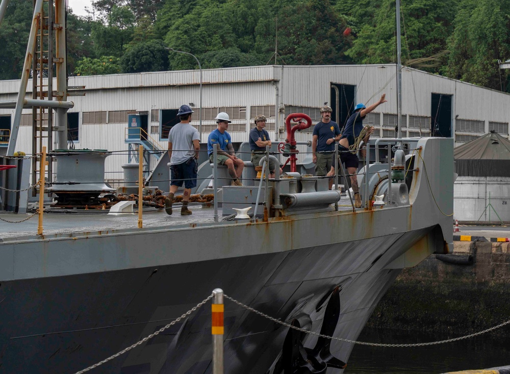 USNS Salvor Arrives in Singapore