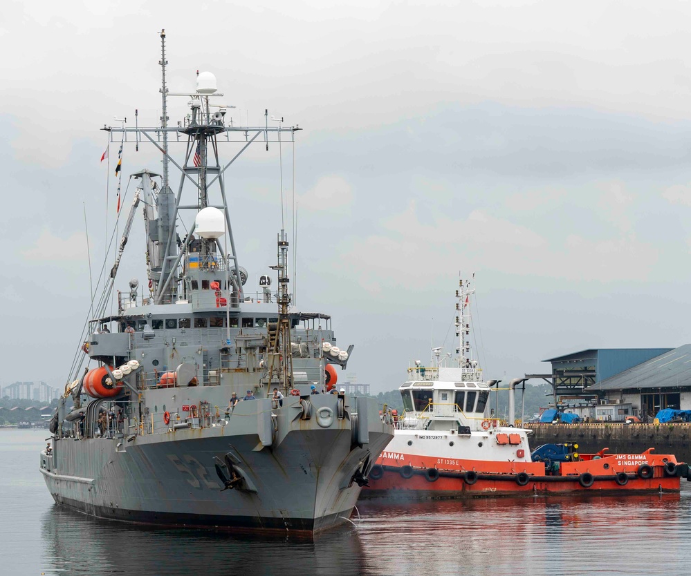 USNS Salvor Arrives in Singapore