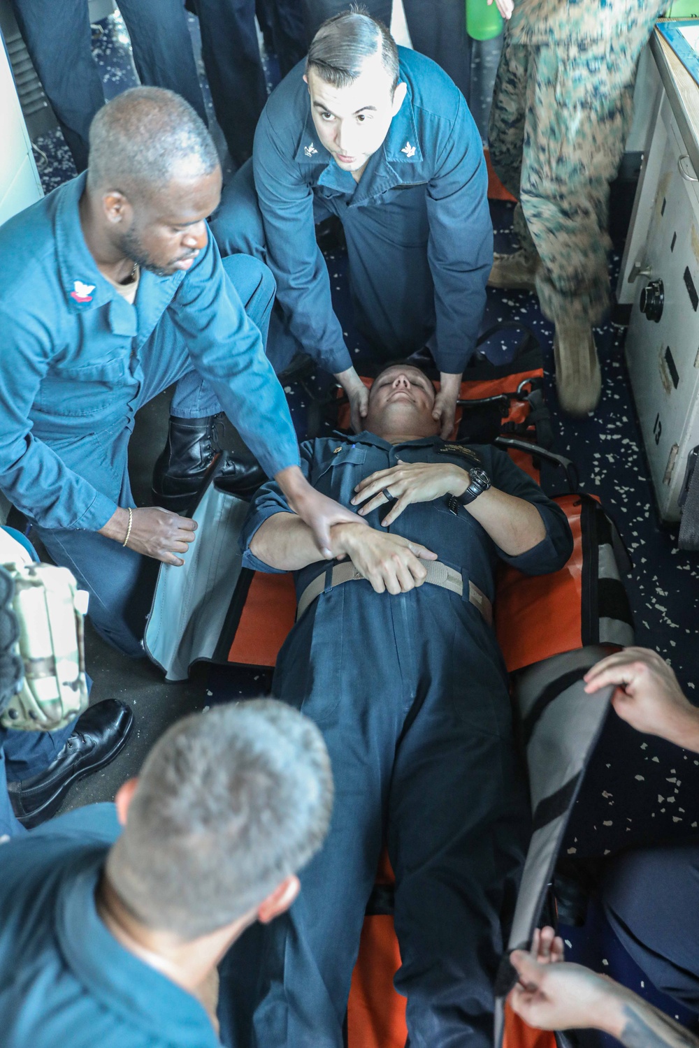 USS Carter Hall Conducts Medical Training Team Scenario