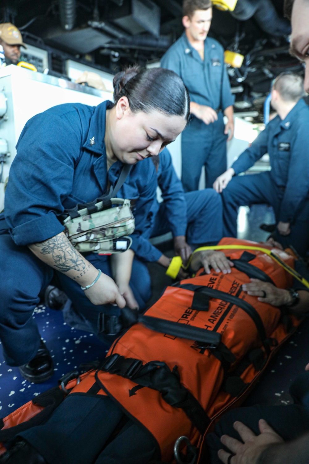 USS Carter Hall Conducts Medical Training Team Scenario