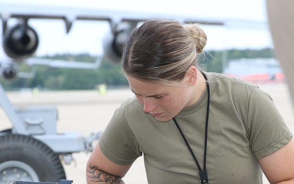 445th AMXS changes nose tires on C-17