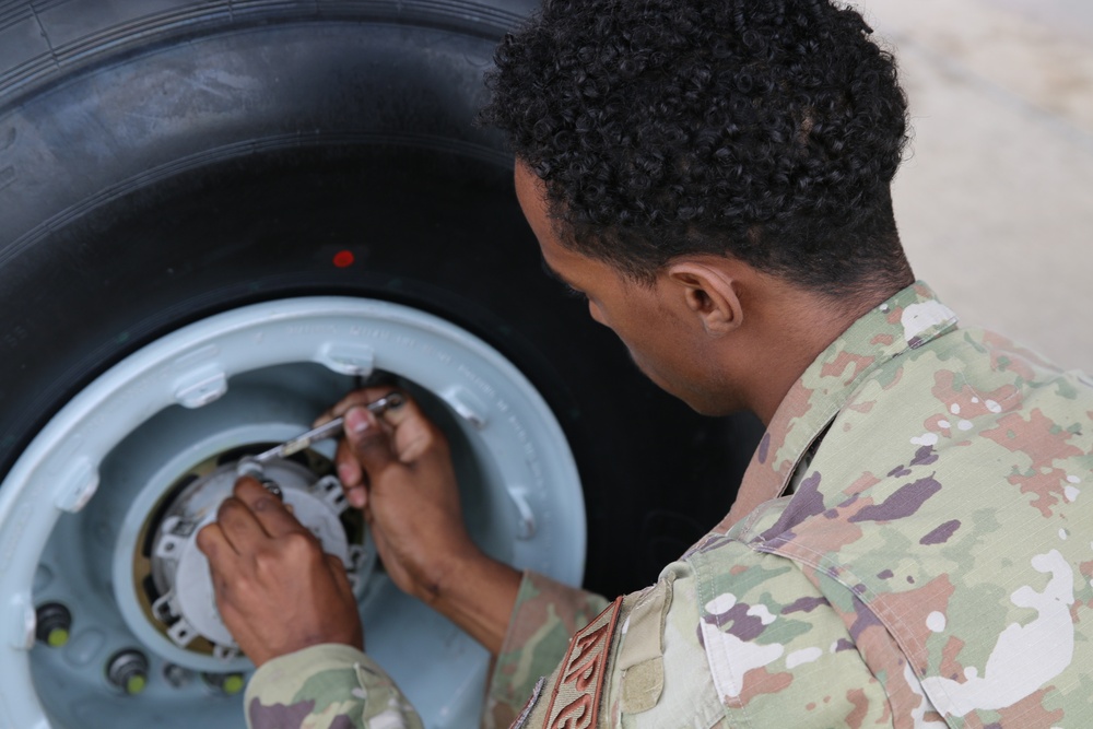 445th AMXS changes nose tires on C-17